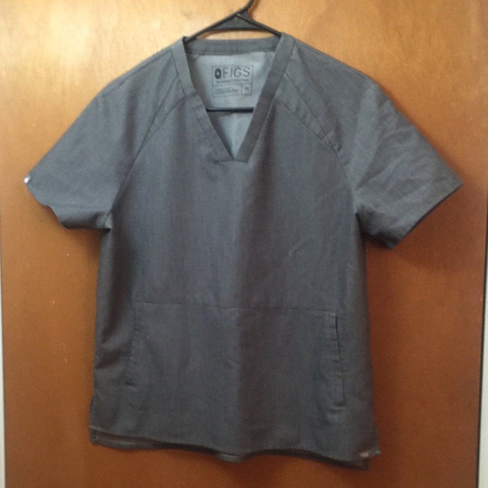 Gray Figs technical collection XS scrub top.